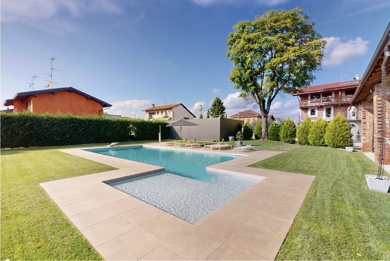 Camea Luxury BnB: piscina, cucina e camere della struttura